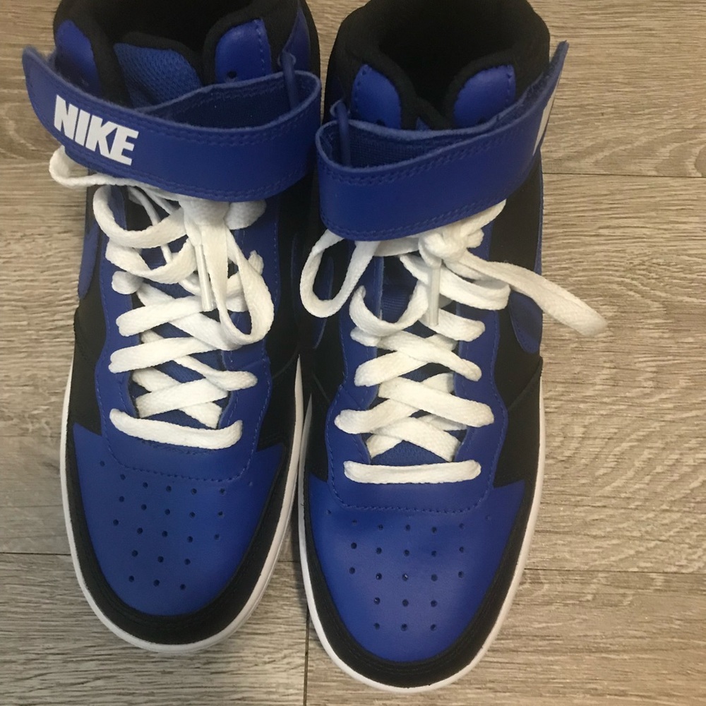 Nike shoes never worn
